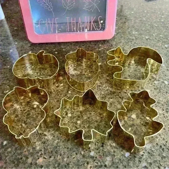 NEW Rae Dunn Adorable TIN and COOKIE Cutters - GIVE THANKS - So Cute! - Picture 7 of 16